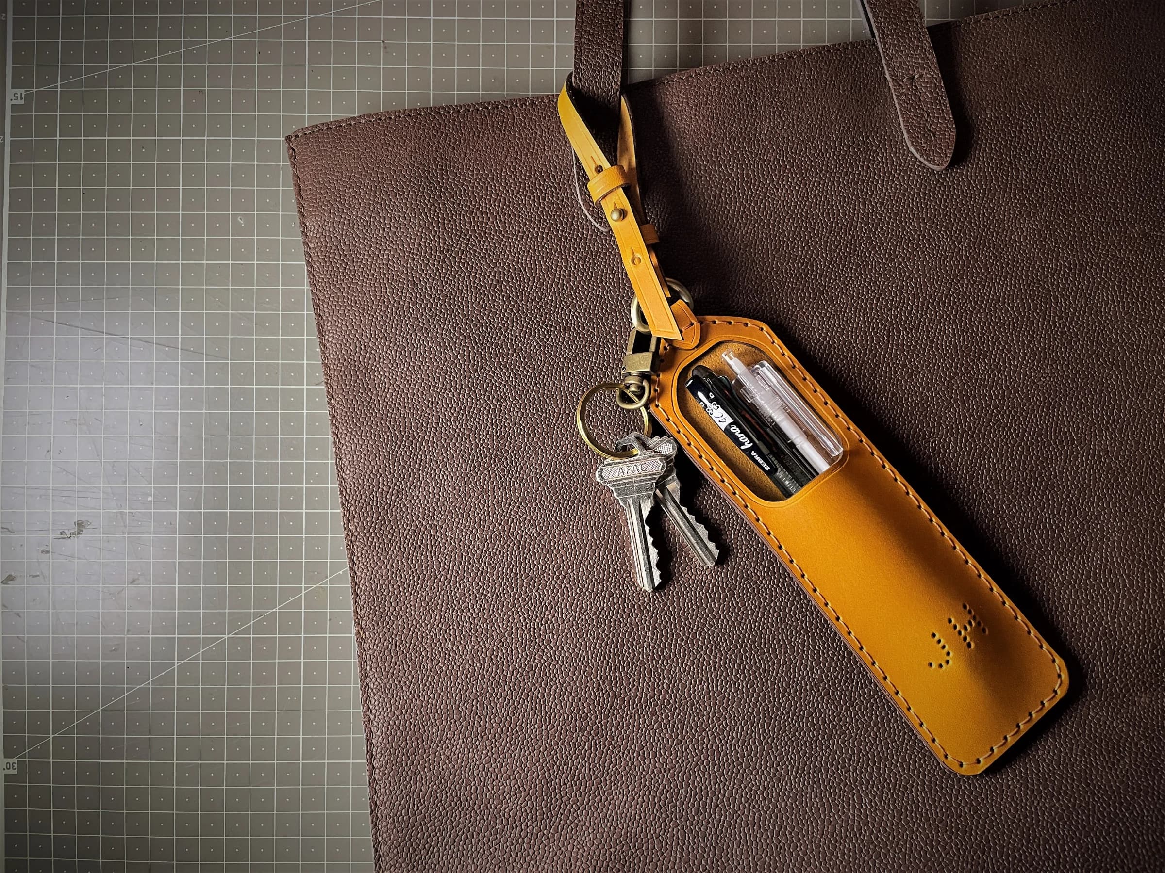 Handmade HANDLE PEN HOLDER – view 2